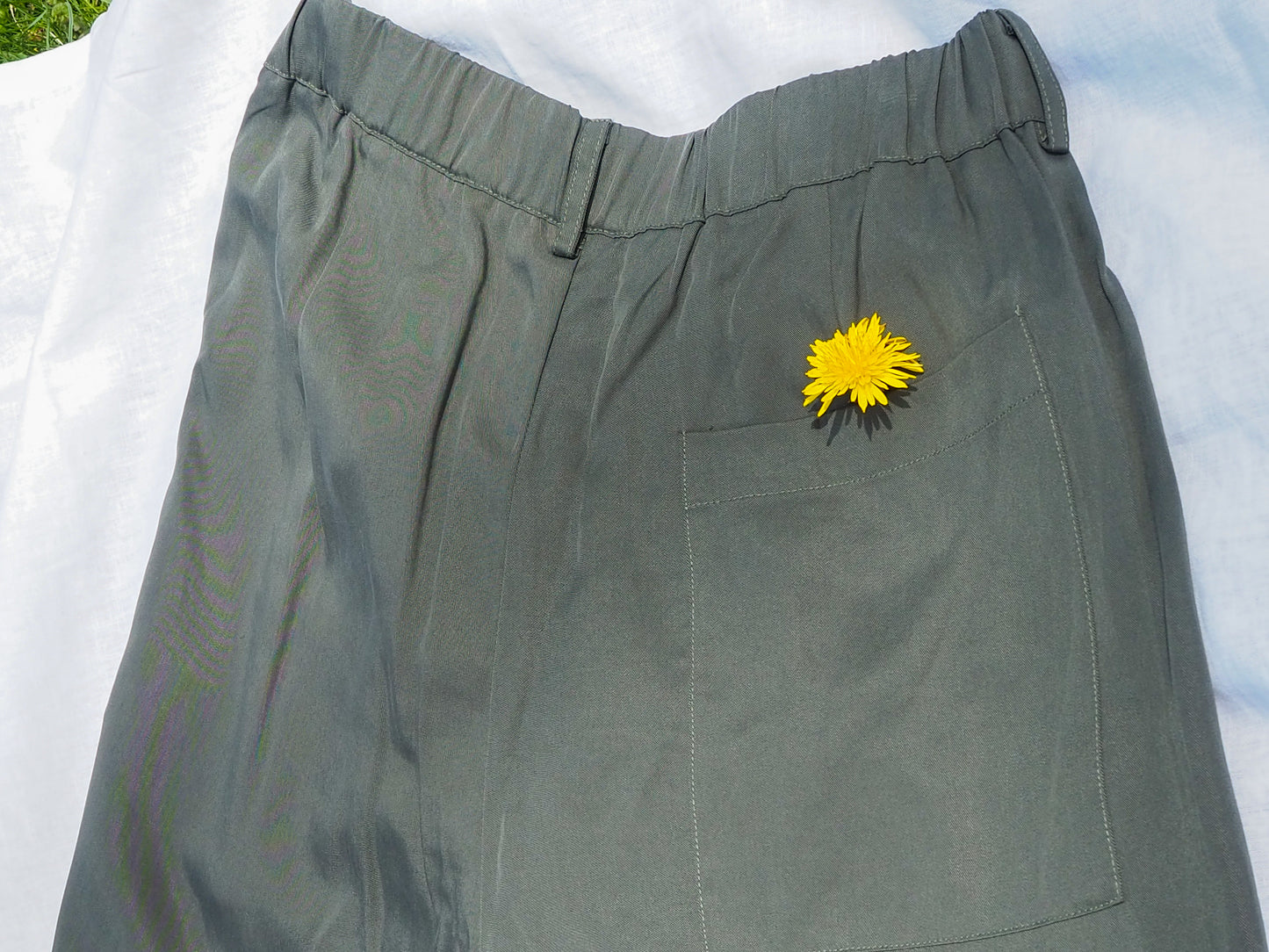 image of model wearing loose trouser with back pocket.