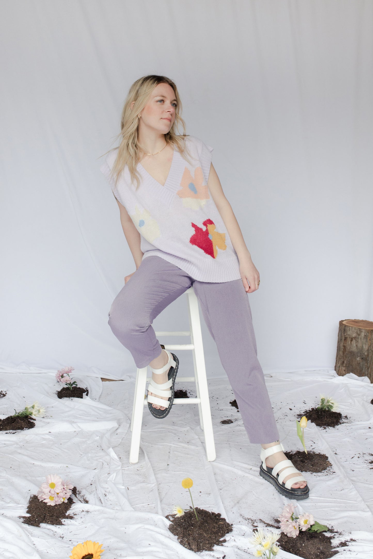 model wearing lilac trouser