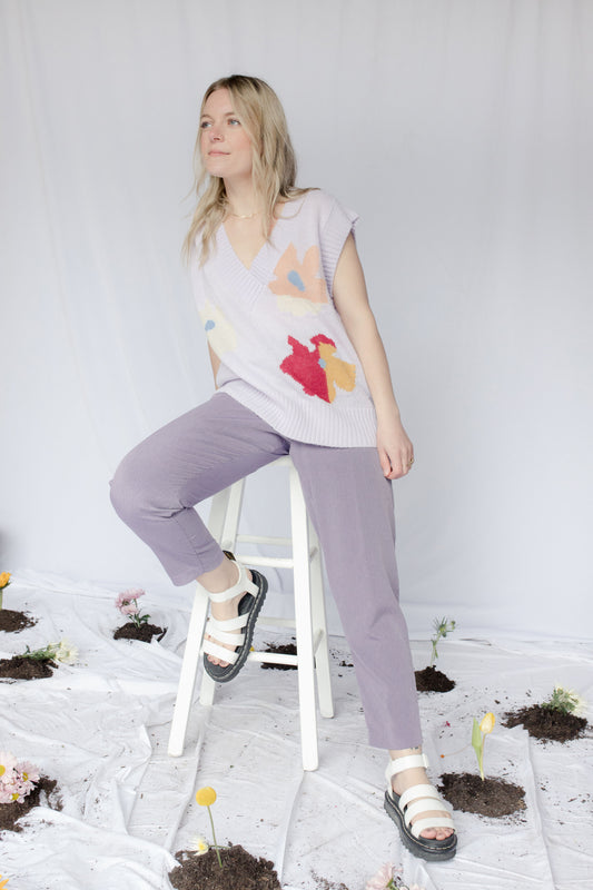 model wearing lilac trouser